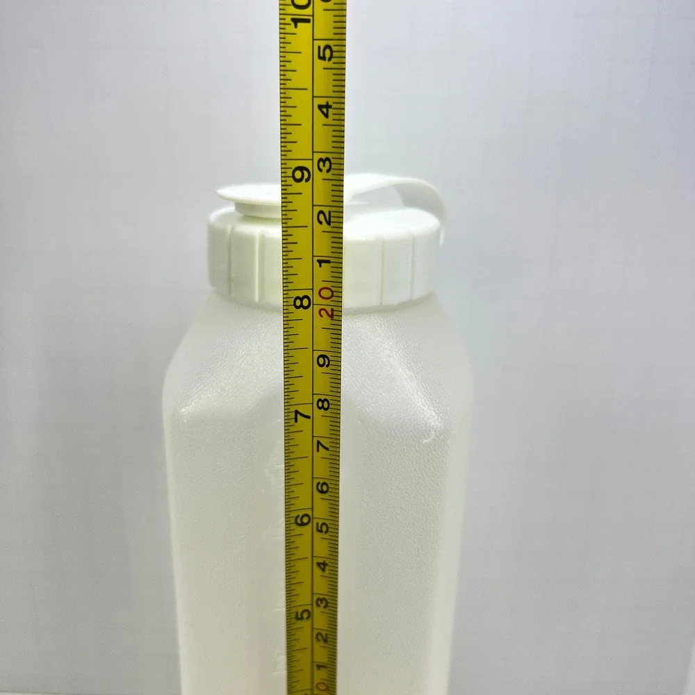 Vintage Rubbermaid 1 Qt Pitcher‎ Bottle Flip Spout Lid Measuring 32oz